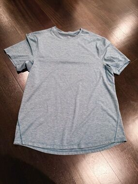 Men’s Lululemon Athletica Light Blue Workout Short Sleeve Crew Neck T Shirt